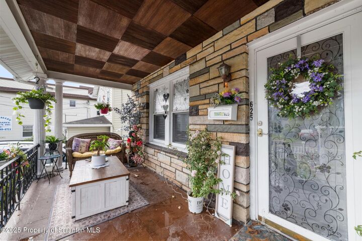 Property Photo: 625 Keystone Avenue PA 18452