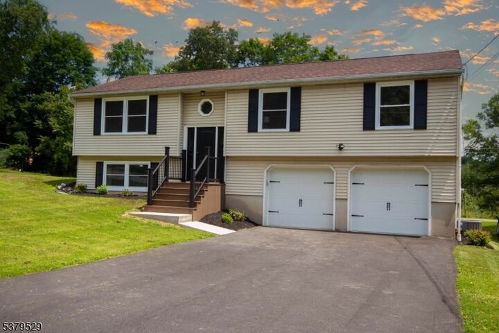 Property Photo:  18 Fernwood Rd  NJ 07461 