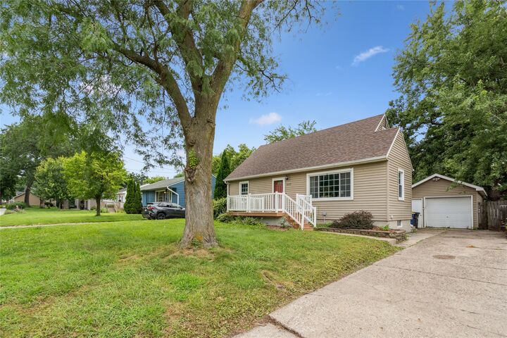 Property Photo: 3109 Holcomb Avenue IA 50310