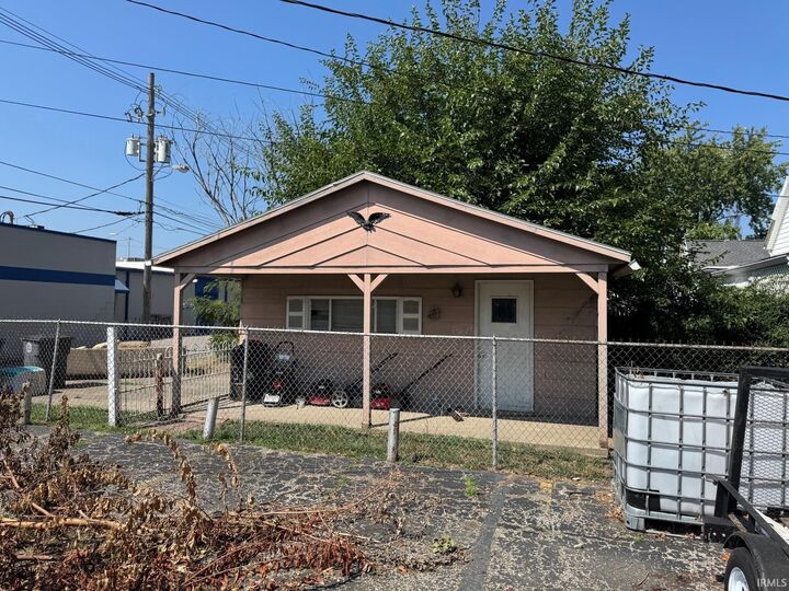 Property Photo:  2020 W Indiana Street  IN 47712 
