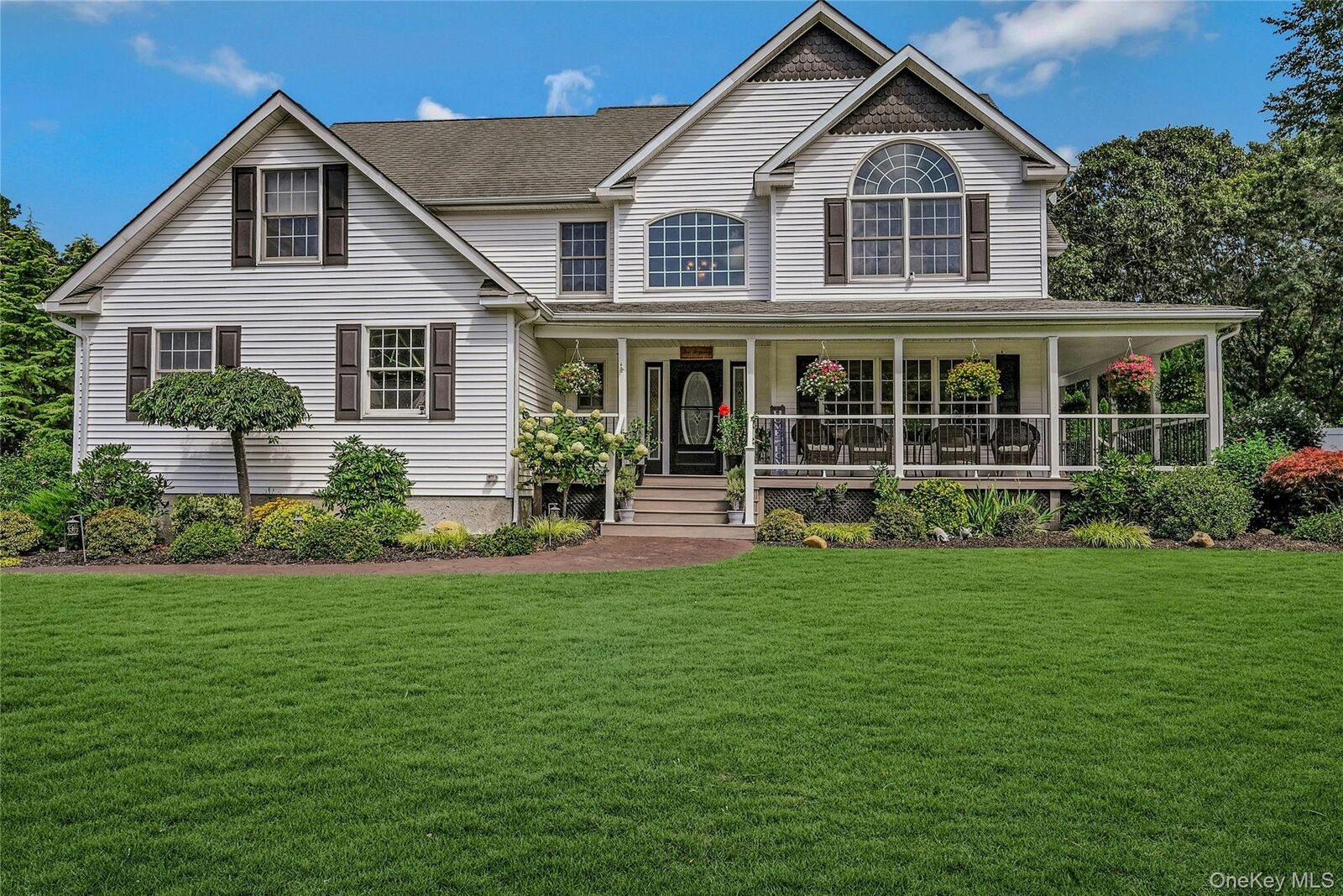 Property Photo:  91 Groveland Park Boulevard  NY 11789 