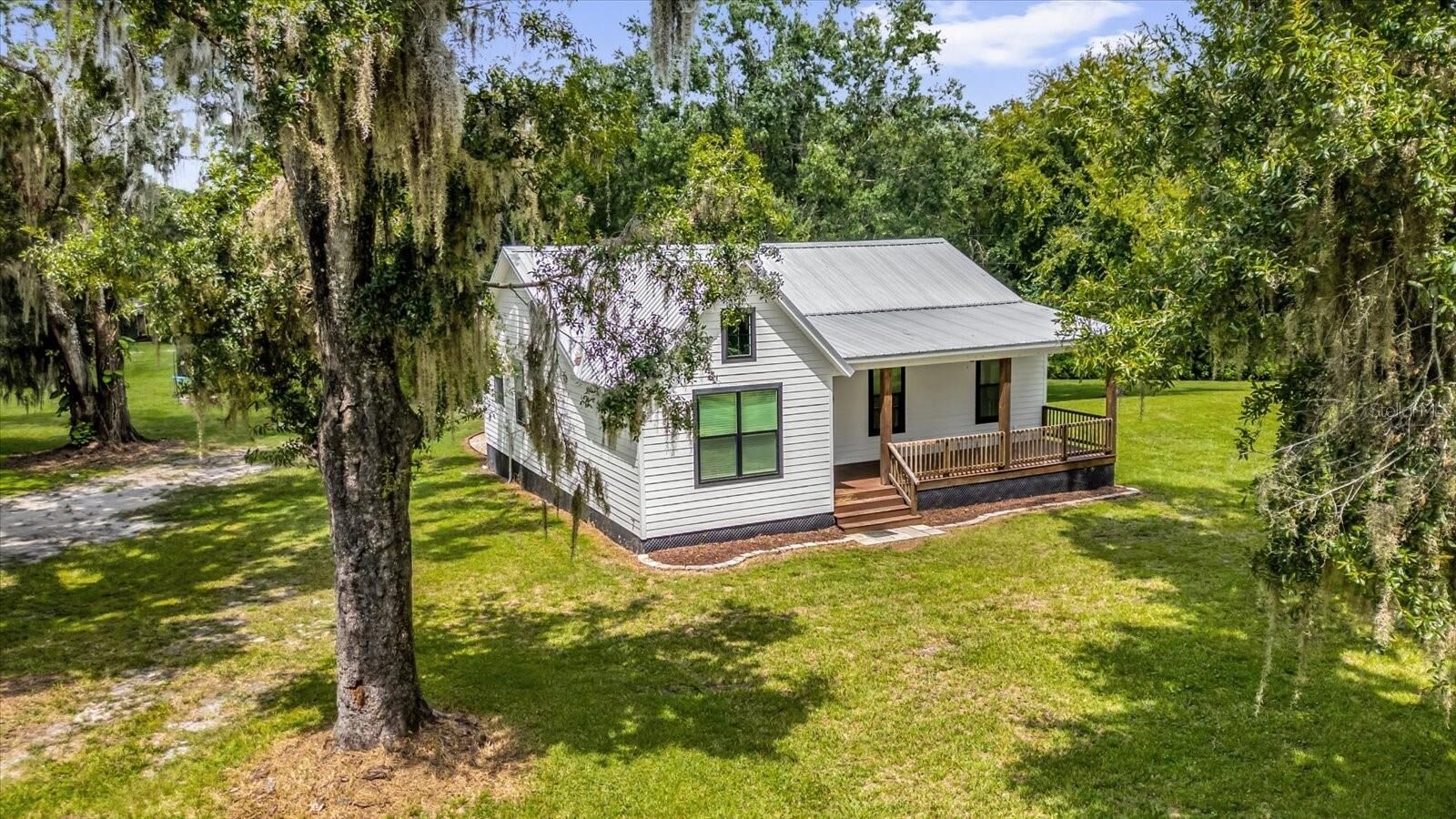 Property Photo: 8320 Mathews Road FL 33809
