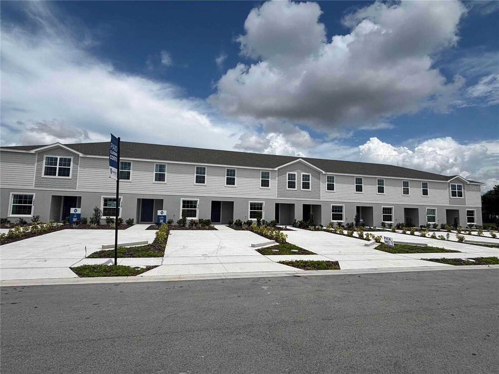 Property Photo:  325 Wharf Way  FL 33881 