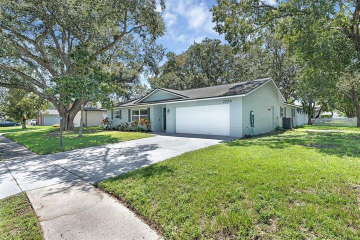 Property Photo: 7104 Wrenwood Way FL 32792