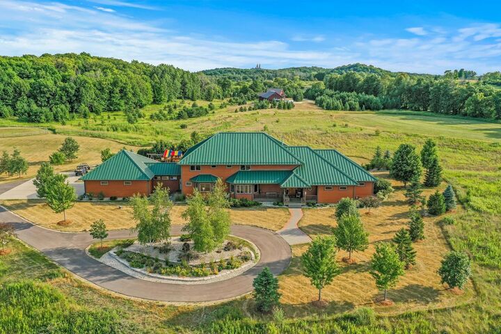 Property Photo:  2269 Powder Hill Rd  WI 53027 