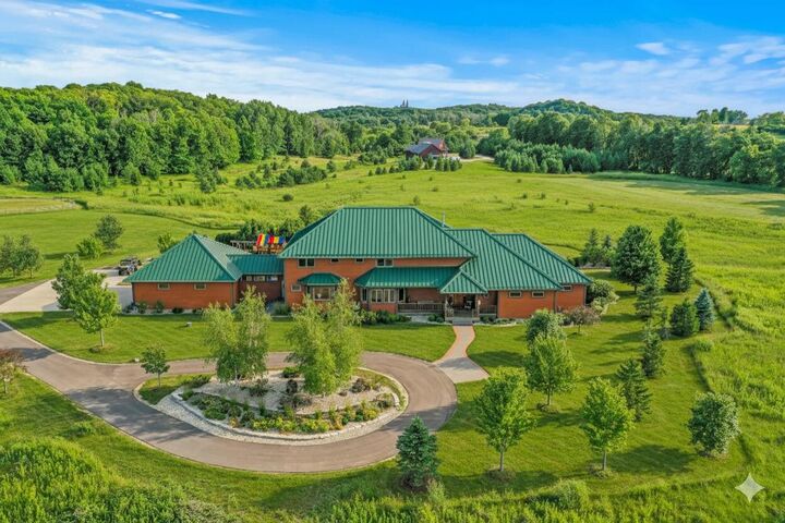 Property Photo:  2269 Powder Hill Rd  WI 53027