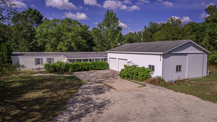 8716 N 80th Avenue  Pentwater MI 49449 photo