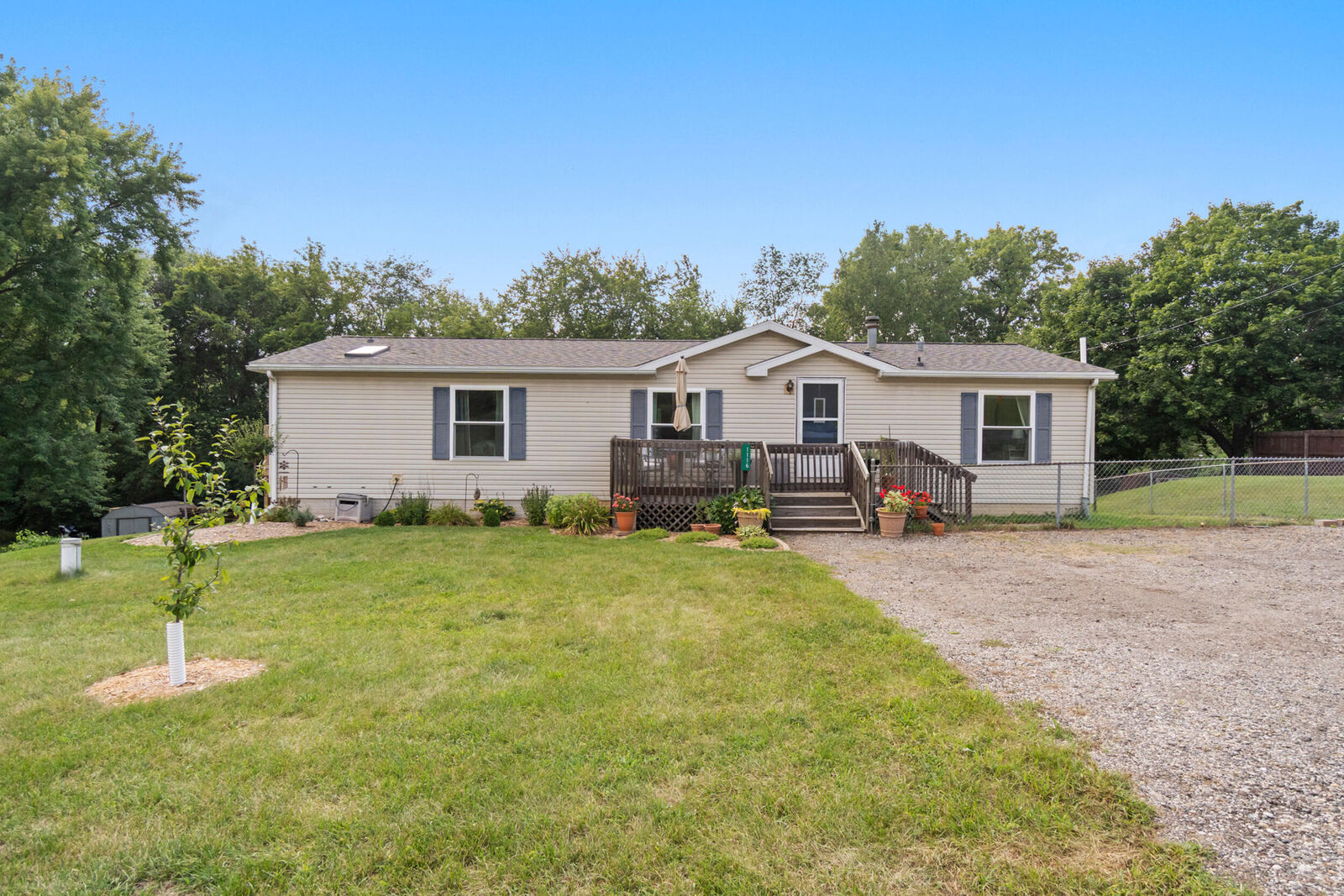 Property Photo: 1116 Donnely Road MI 49201