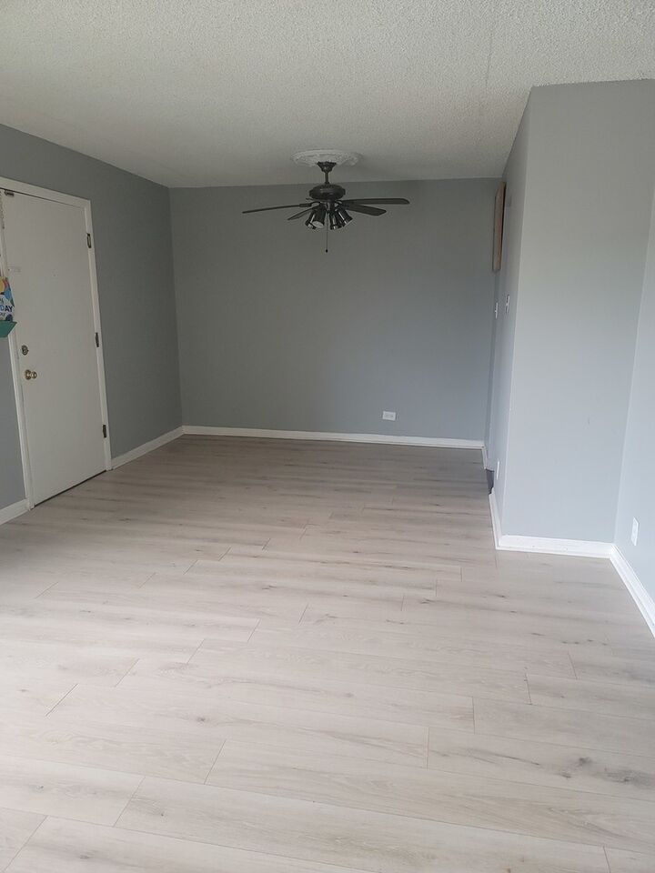 Property Photo: 4612 River Road 3-E IL 60176