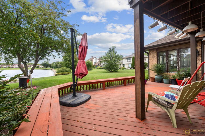 Property Photo: 538 Northport Drive IL 60007