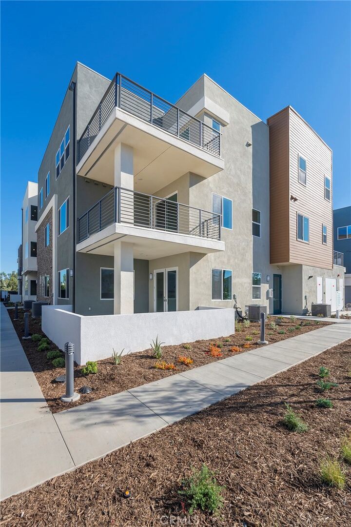 Property Photo: 121 Baluster CA 92618