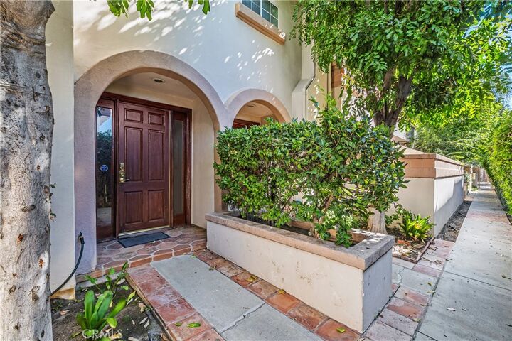 Property Photo: 5715 Etiwanda Avenue 4 CA 91356