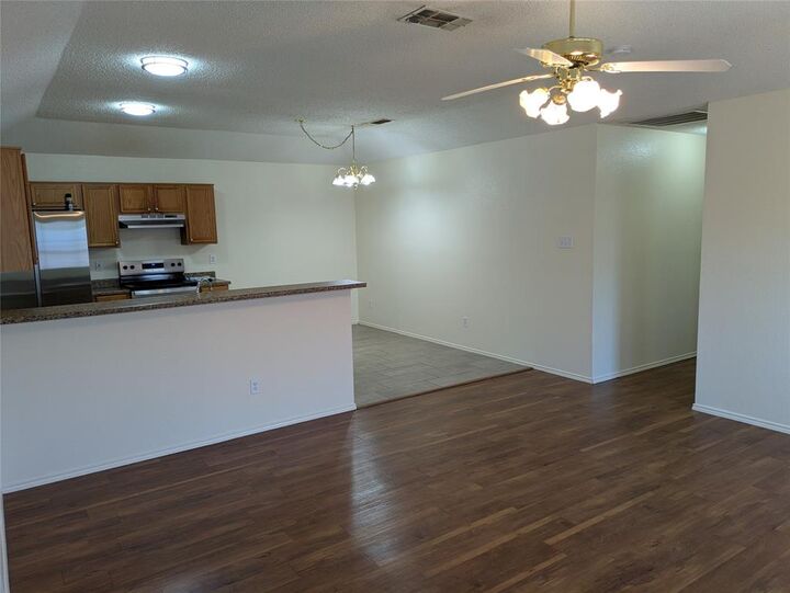 Property Photo: 1185 Meadow Park Lane TX 75052