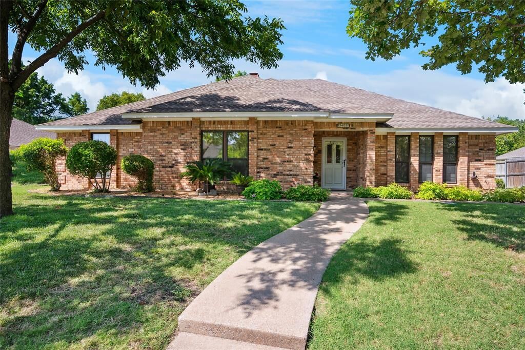 Property Photo: 3405 Deep Valley Trail TX 75023