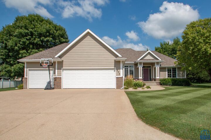 Property Photo: 573 Oxbow Trail SD 57049