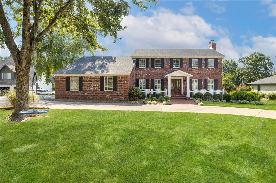 Property Photo:  1811 El Contento Circle  AR 72712 