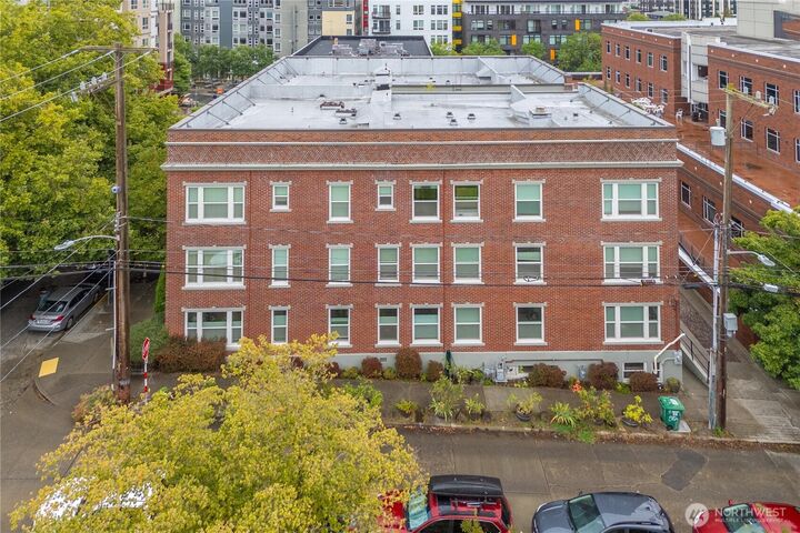 Property Photo: 905 NE 43rd Street 107 WA 98105