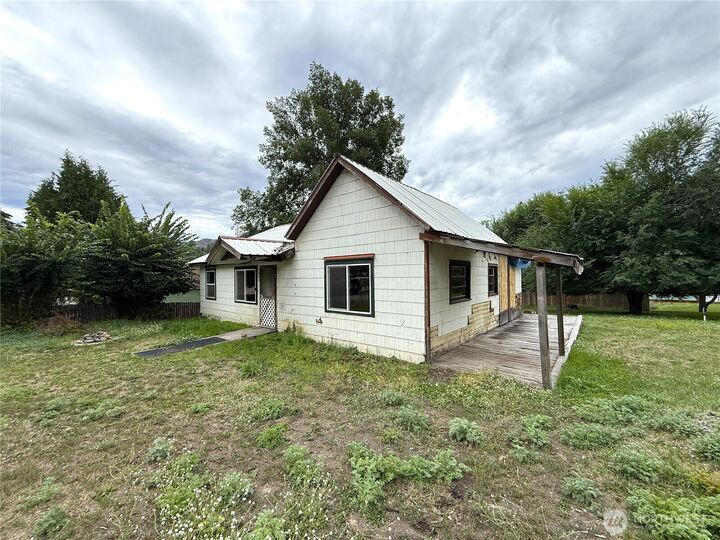 Property Photo: 653 E 9th Street WA 99166