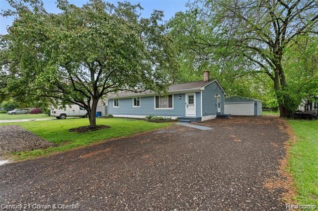 Property Photo: 6262 Garden Court MI 48091