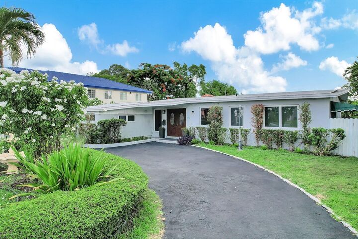 Property Photo:  3711 SW 87th Ave  FL 33165 