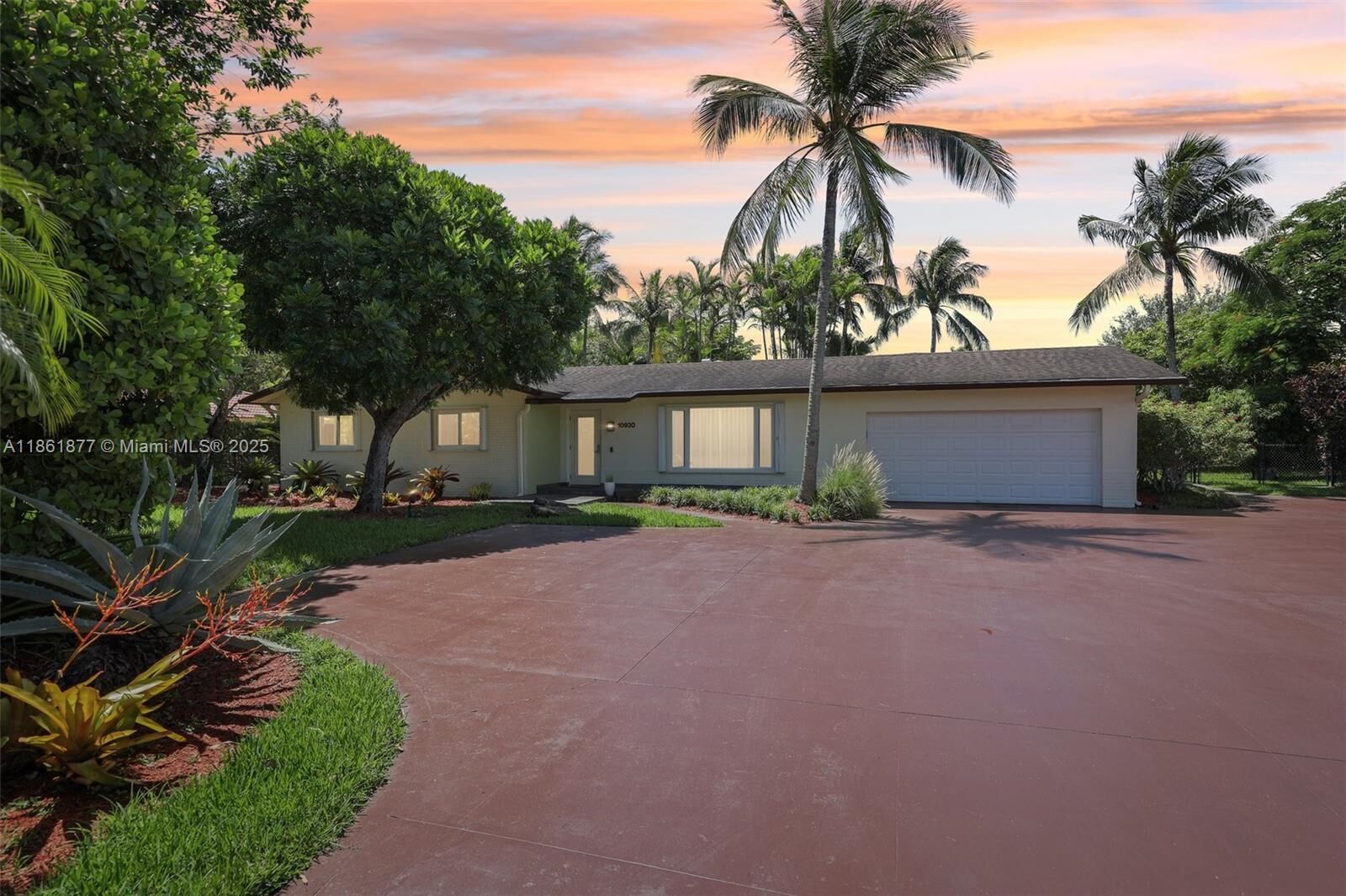 Property Photo:  10930 SW 129th St  FL 33176 