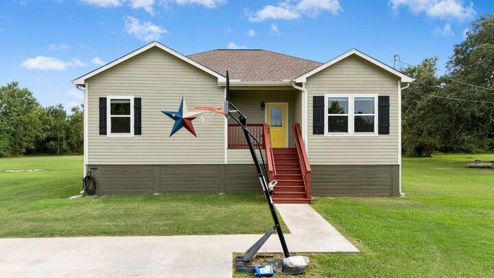 Property Photo: 451 Lene Ln TX 77705-8169