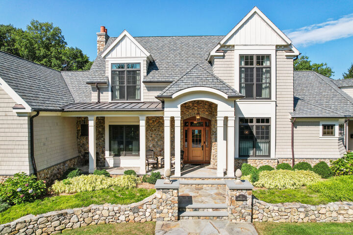 Property Photo:  61 Waterside Lane  CT 06107 
