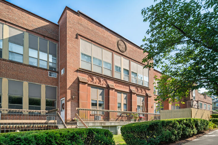 Property Photo:  201 College Street 25  CT 06457 