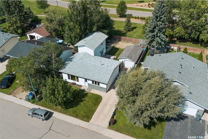 Property Photo:  178 Neatby Crescent  SK S7M 4W7 