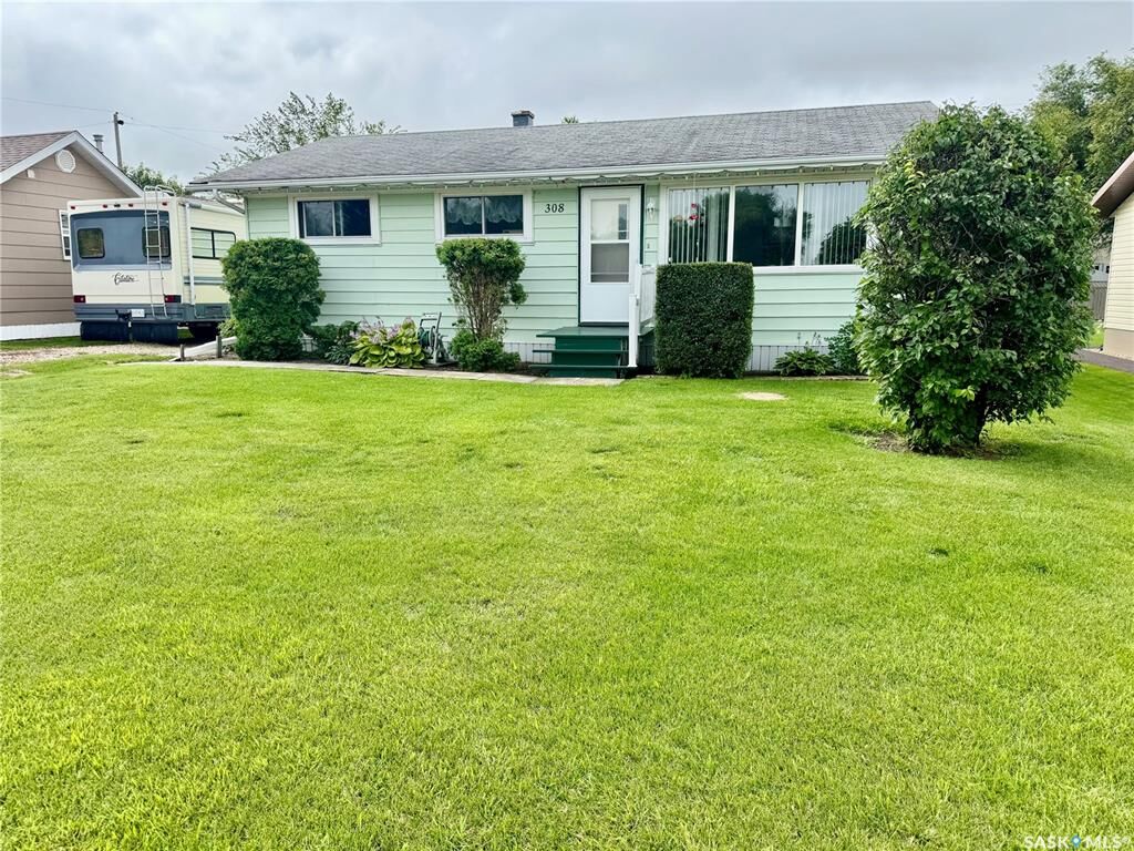 Property Photo:  308 Scott Street  SK S0K 2Y0 