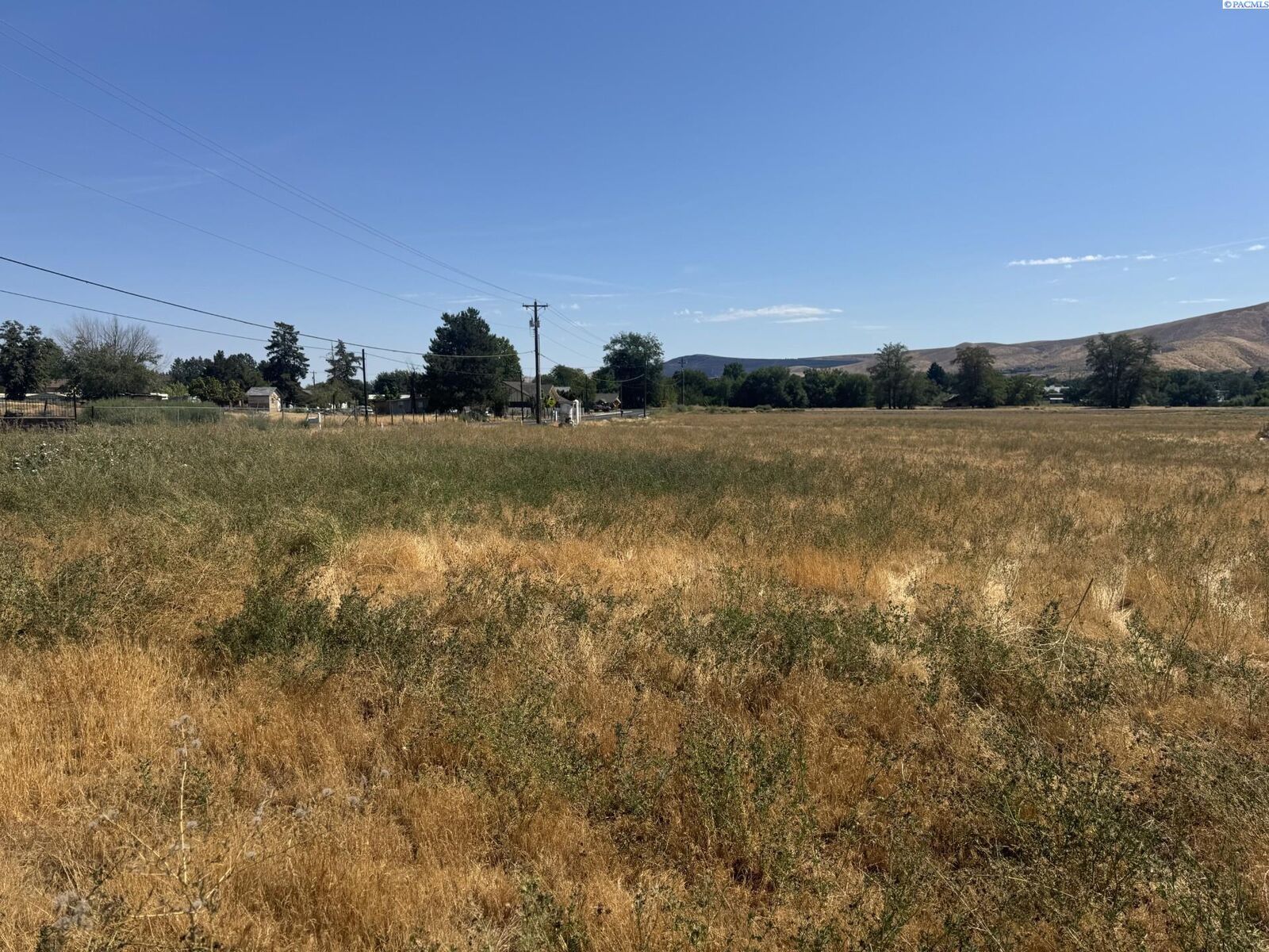Property Photo:  5811 S Moore Rd Lot 1  WA 99350 