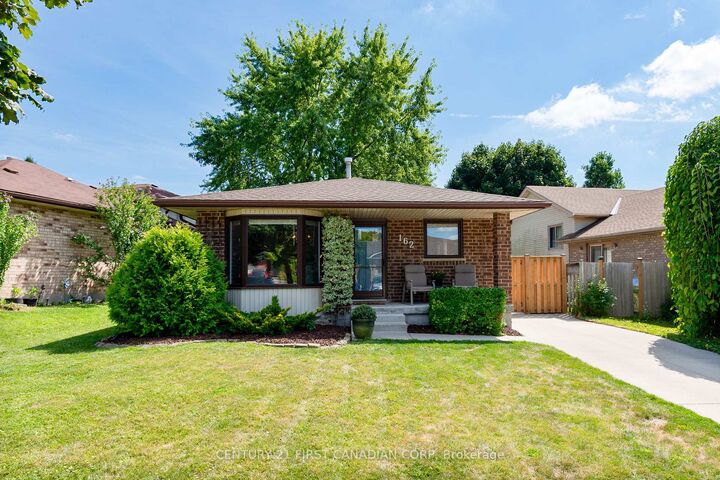Photo de la propriété: 162 Ashley Crescent ON N6E 3P9