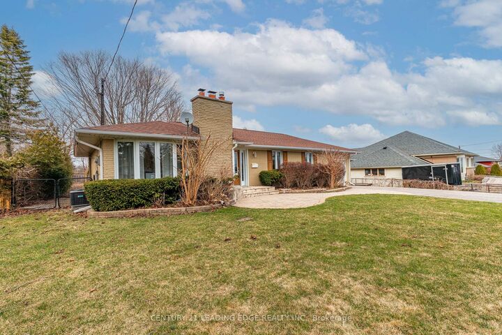 Property Photo:  116 Broadview Avenue  ON L1N 2G5 