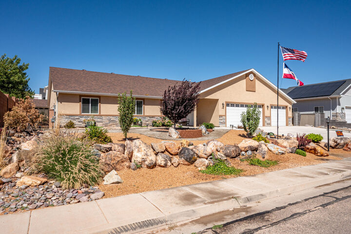 Property Photo: 46 S Glen Canyon Dr UT 84720