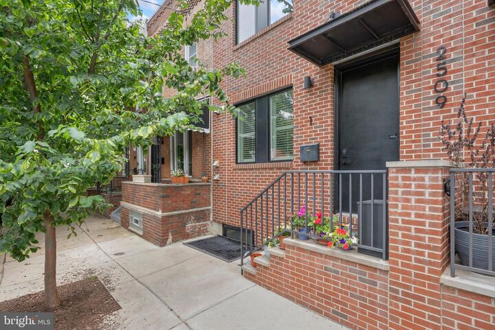Property Photo: 2509 Grays Ferry Avenue 1 PA 19146