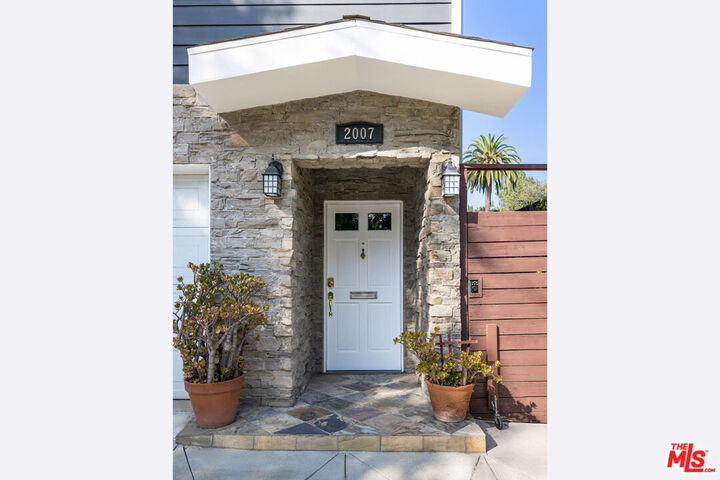 Property Photo:  2007 Baxter St  CA 90039 