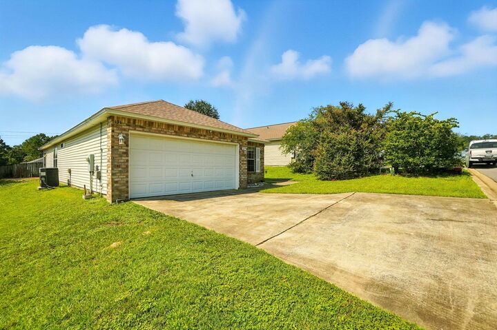 Property Photo: 131 Nivana Drive FL 32536