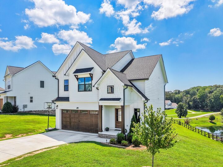 Property Photo: 7424 Crowes Nest Drive TN 37341