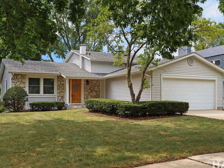 4090 N Parkside Drive  Hoffman Estates IL 60192 photo
