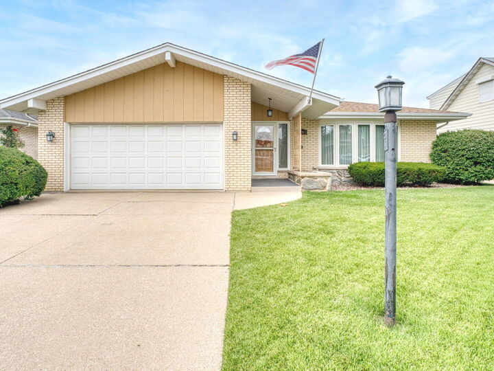 Property Photo:  10004 Parke Avenue  IL 60453 