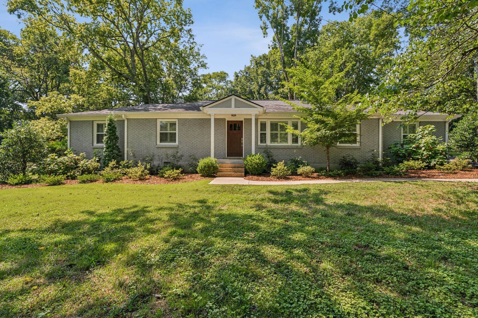 Property Photo: 821 W Hillwood Dr TN 37205
