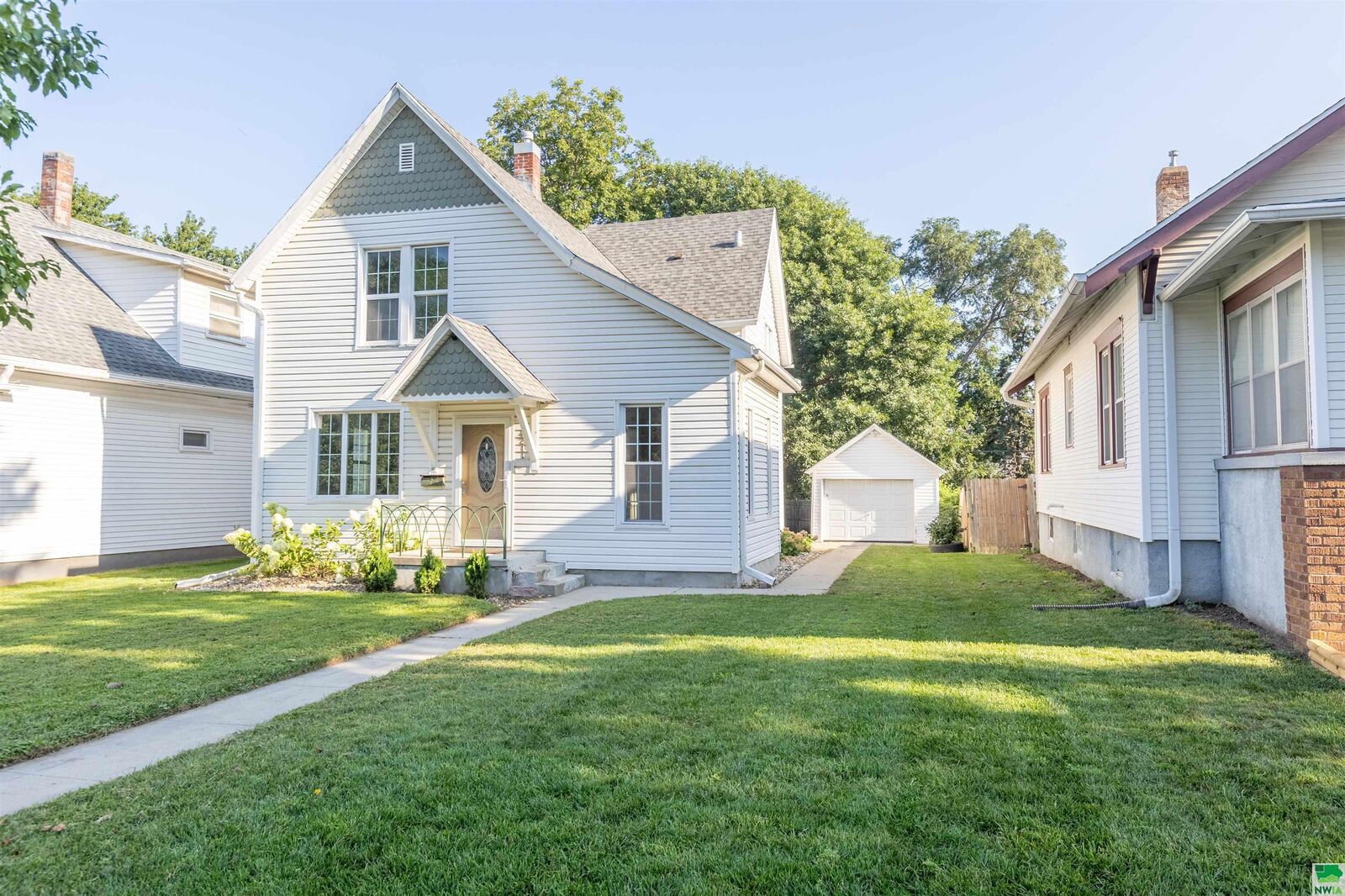 Property Photo:  4211 Orleans Avenue  IA 51106 