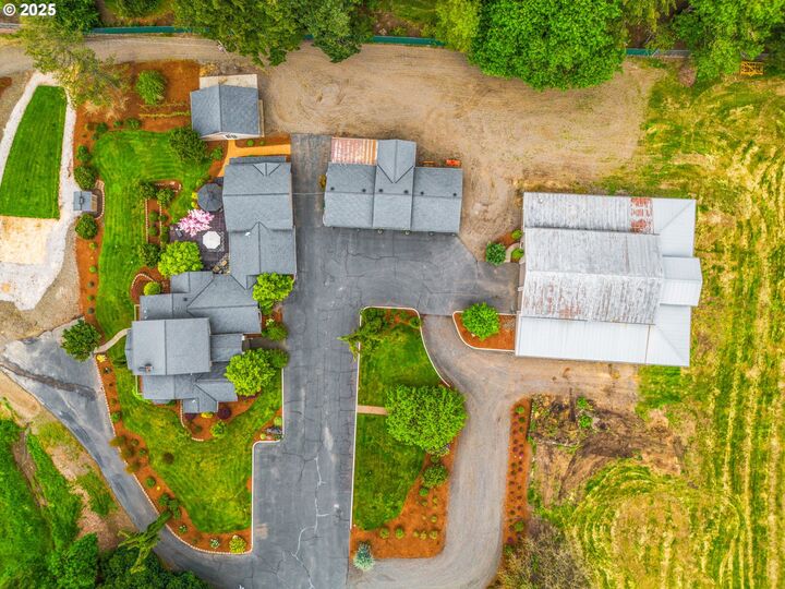 Property Photo: 6421 Brooklake Rd OR 97305