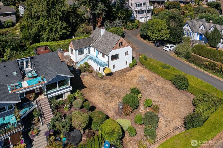 Property Photo:  10523  Exeter Avenue NE  WA 98125 