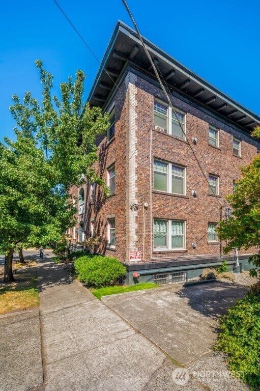 Property Photo:  1052 E Thomas Street  WA 98102 