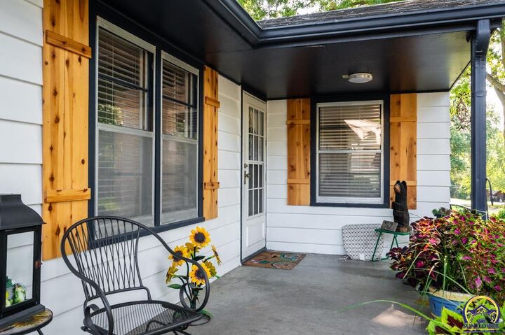 Property Photo:  5044 SW 22nd St  KS 66614 