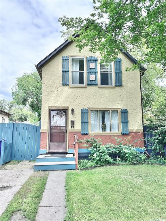 1026 L Avenue N  Saskatoon SK S7L 2R8 photo