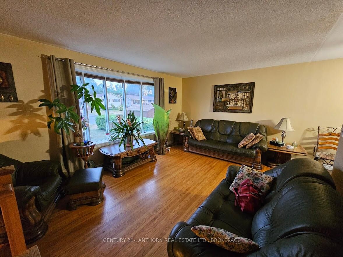 Property Photo:  197 King Street  ON K7R 1B8 