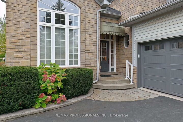Property Photo:  2228 Turnberry Road 5  ON L7M 4P9 