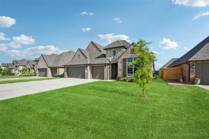 Property Photo:  2520 E Northampton Street  OK 74014 